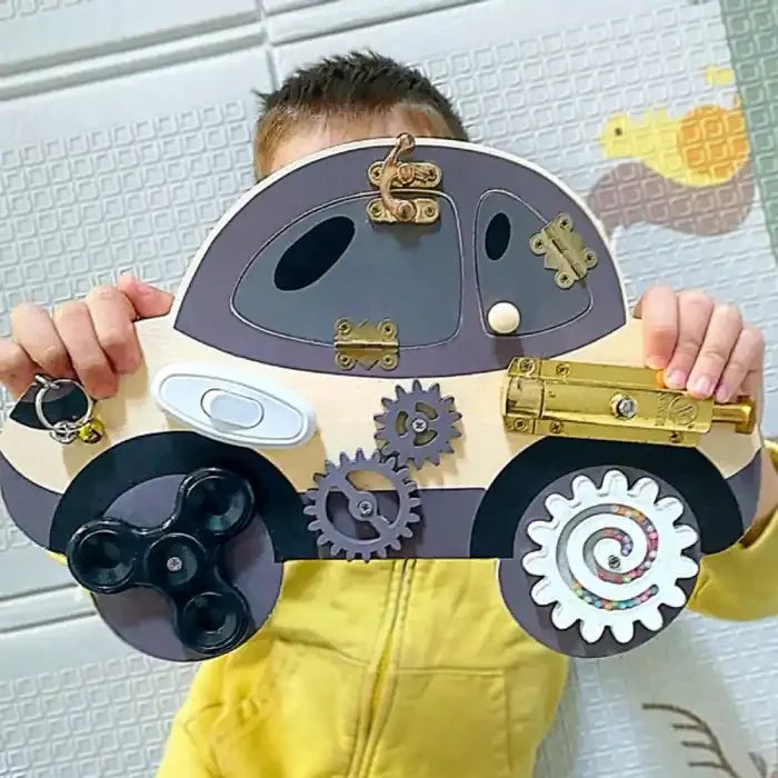 BusyBoard_Montessori_-_Voiture-en-bois