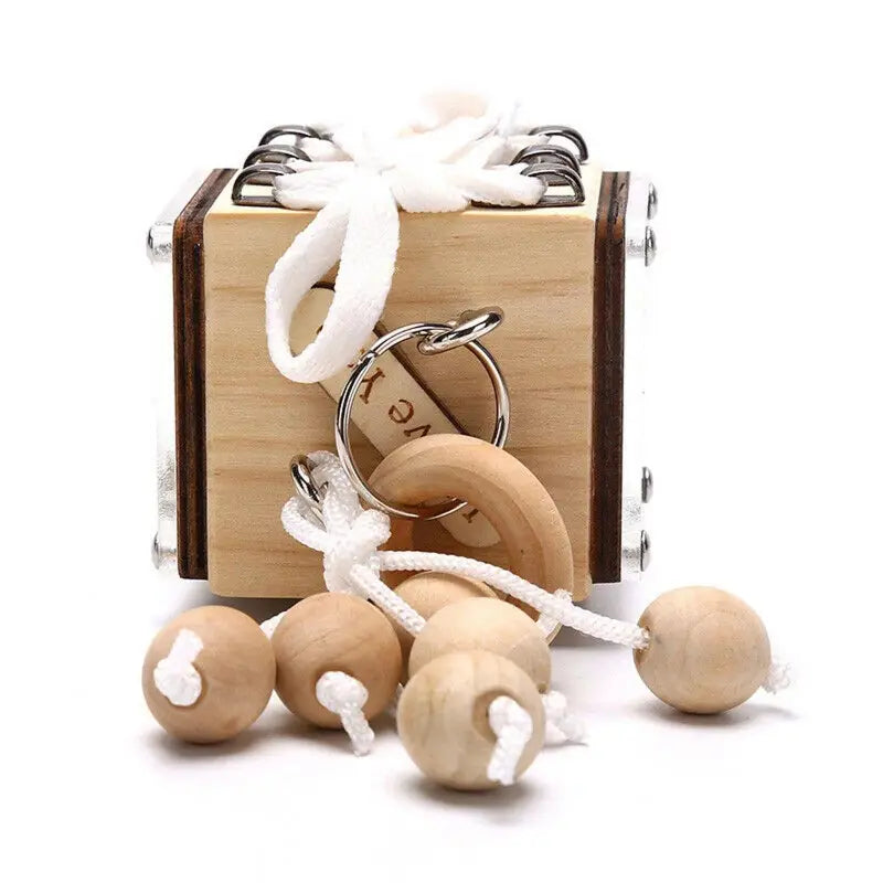 Cube Montessori Busy Board fond blanc