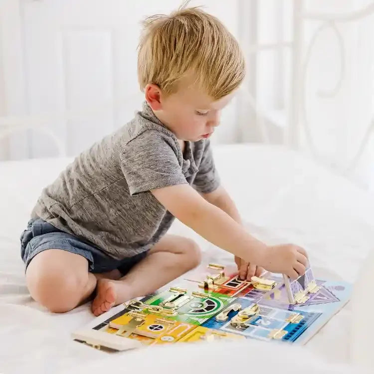 Planche Serrure Montessori - BusyBoard à Déverrouiller