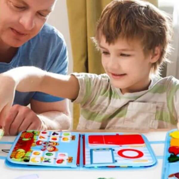 busy-board-montessori-voyage-garcon