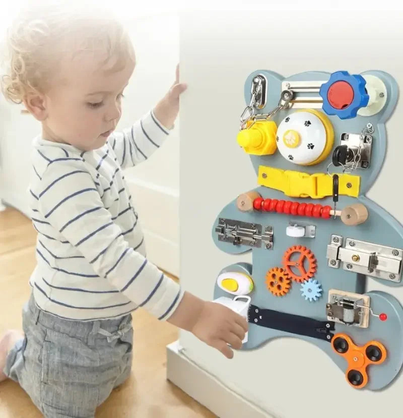 busy-board-mural-ours-bois-pour-bebe-1-an