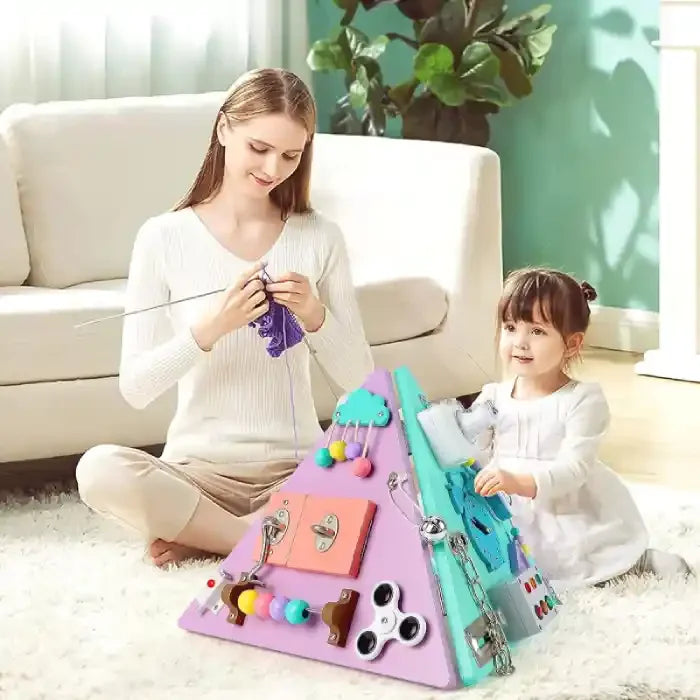 busy-board-pyramide-bebe-fille-18-mois-tableau-occupe-montessori