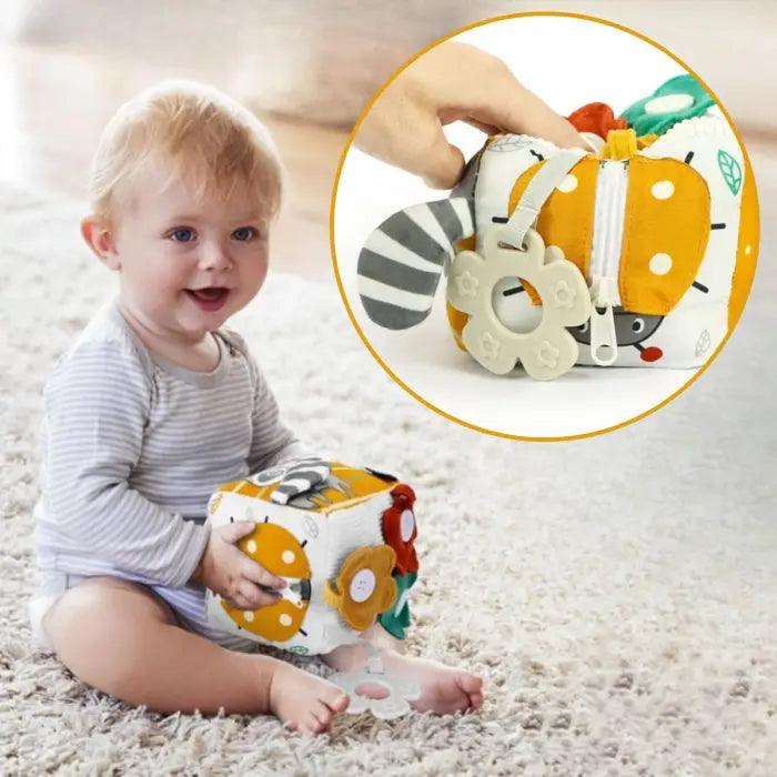 cube-d-activite-bebe-en-tissu-fille
