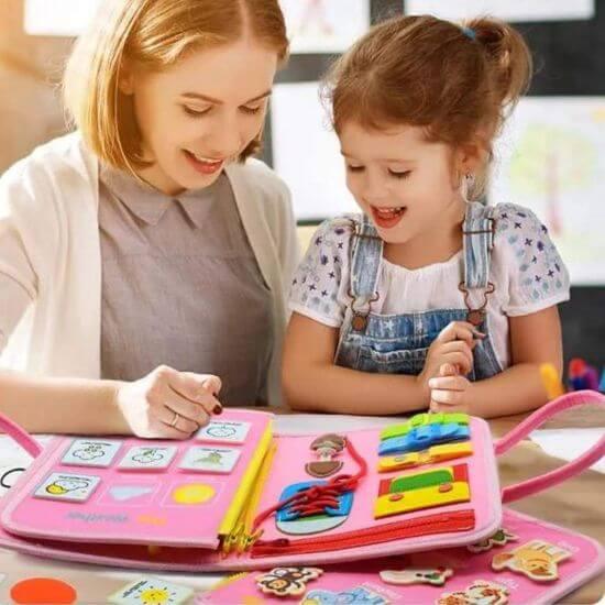 valise-d-activite-montessori-mere