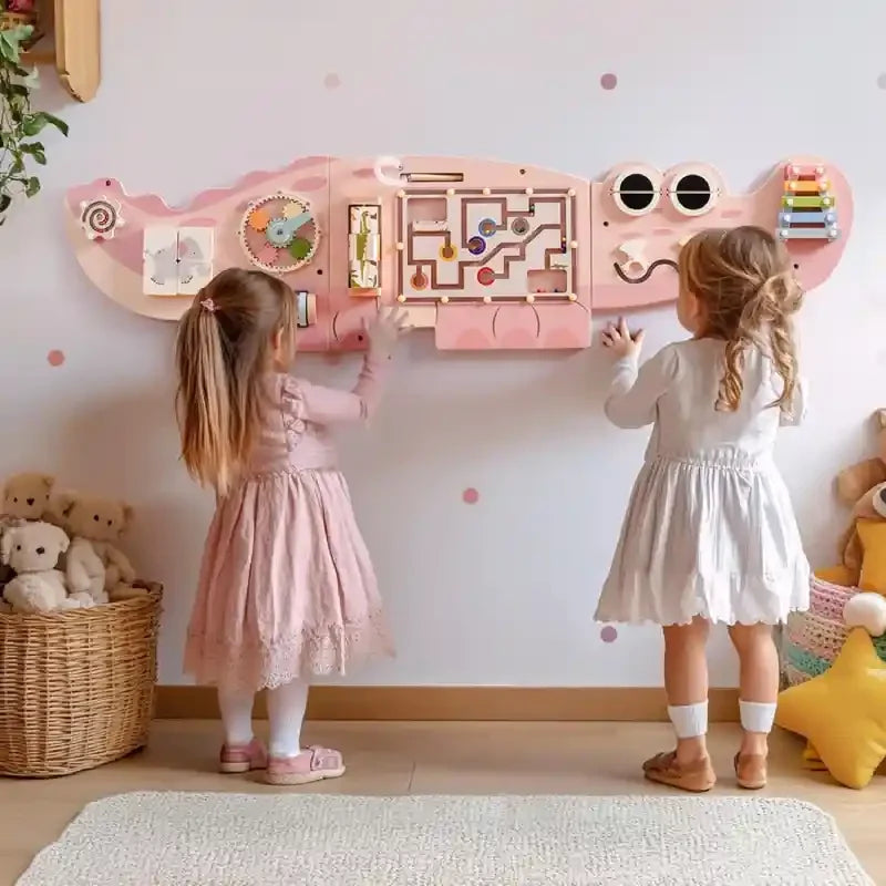 busy-board-mural-crocodile-rose-planche-montessori