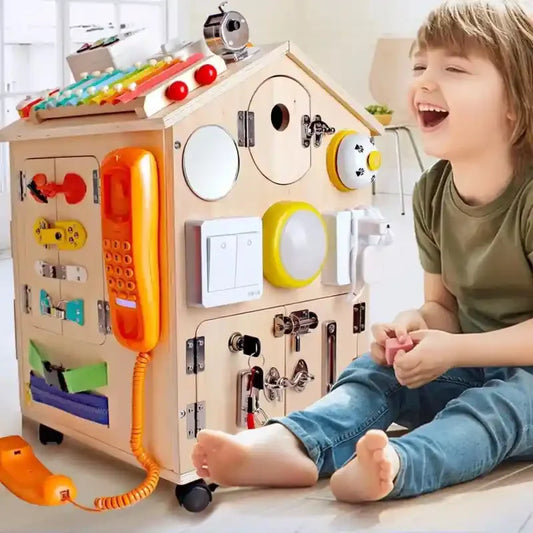 maison-busy-board-montessori-bois-garcon-2-ans