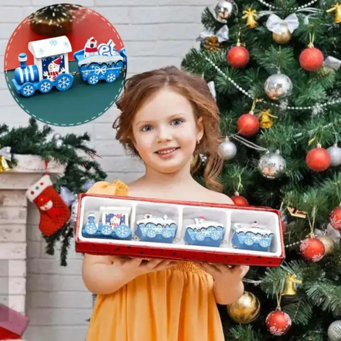 petit-train-de-noel-en-bois-fille