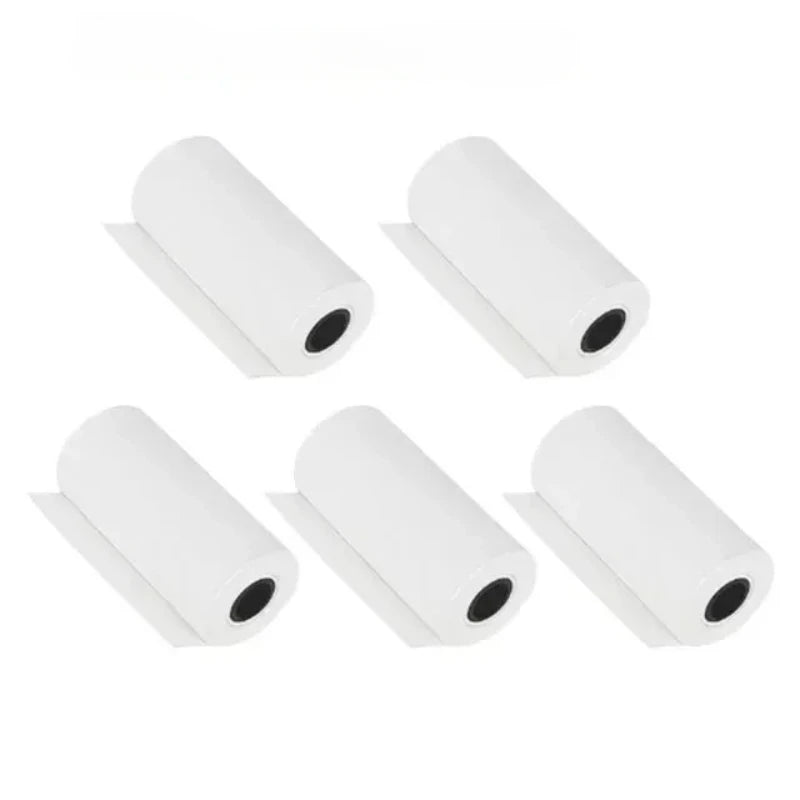 rouleau-appareil-photo-enfant-fond-blanc