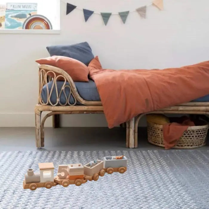 train-en-bois-enfant-chambre