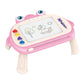 une-tableau-bebe-sur-pied-avec-tampons-et-stylet-rose-fond-blanc                      